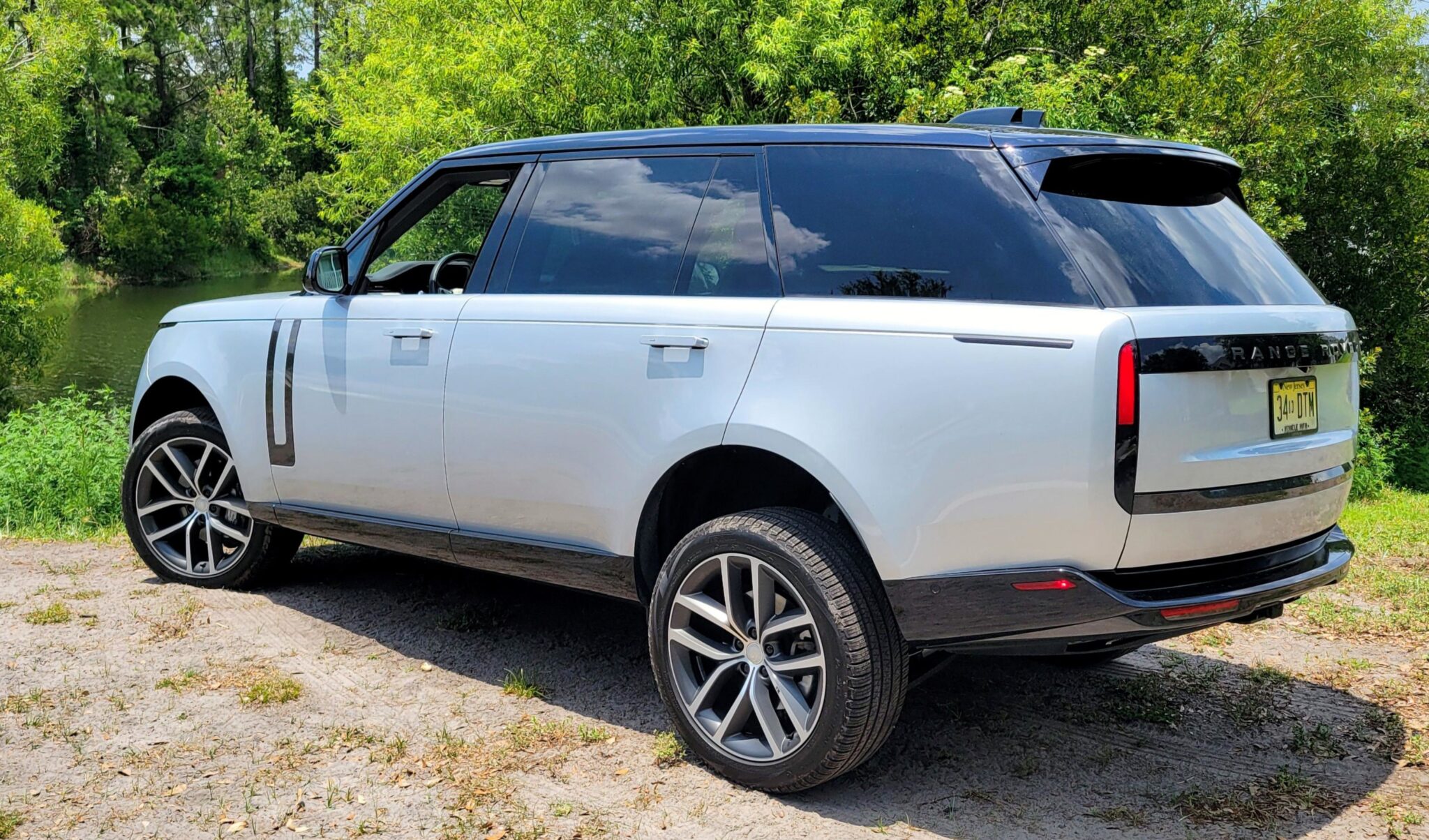 Rover Ranger Rider '25 Range Rover SE LWB 7-Seater Offers Off-Road Luxury - EV Rider